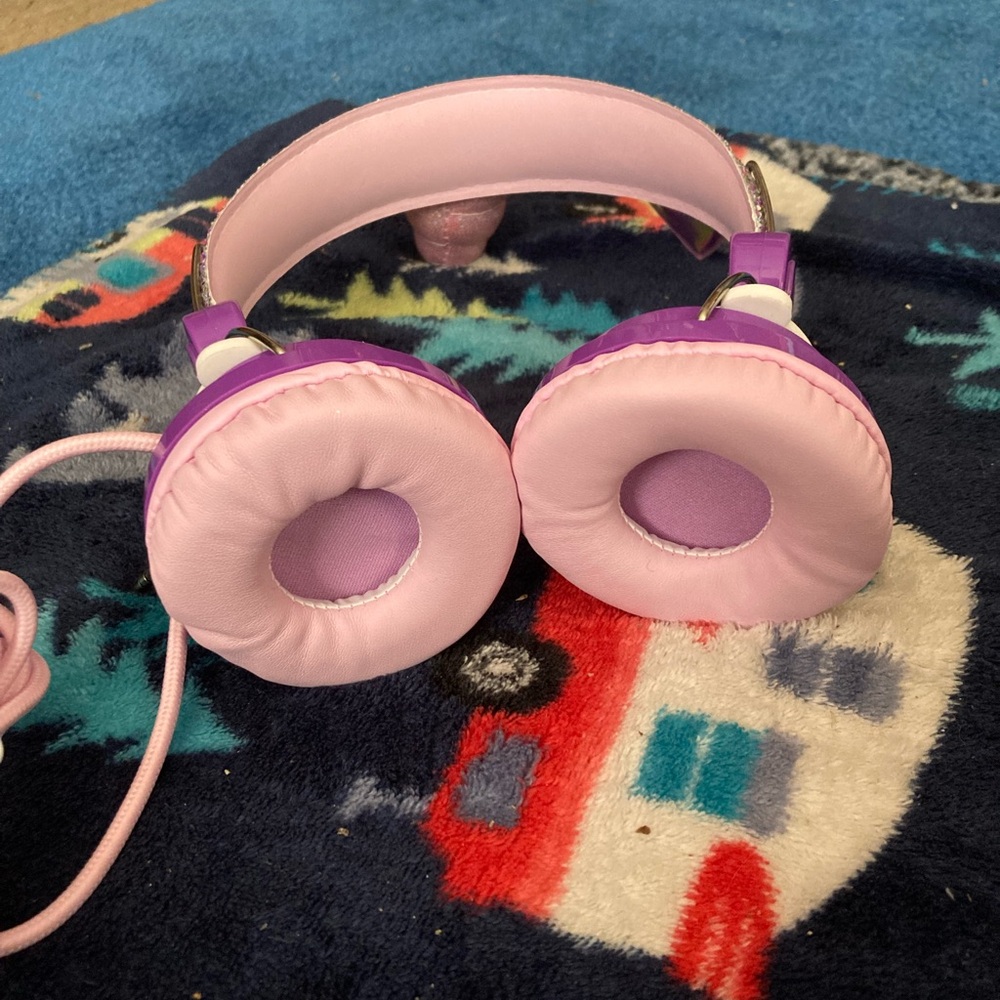 Pair of Kids Headphones BRAND NEW NEVER USED - Picture 10 of 11